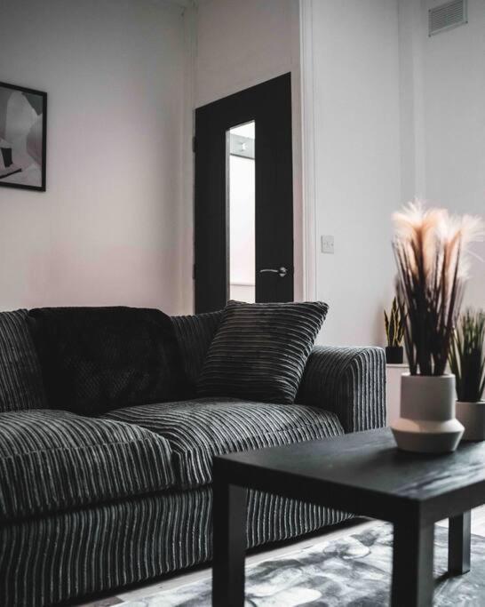 Comfortable Home In Bolton Farnworth Eksteriør bilde